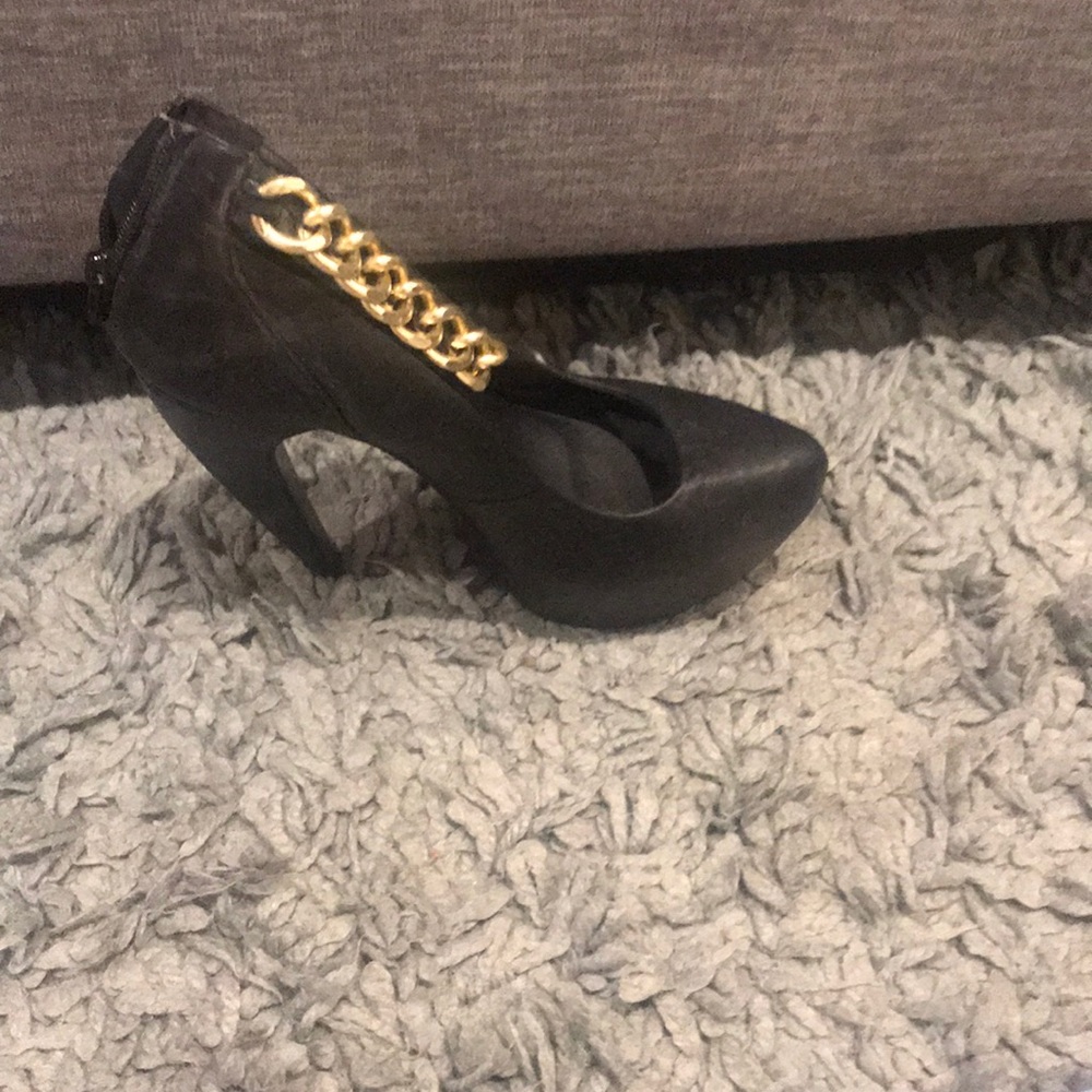 Shoes - Picture 3 of 5